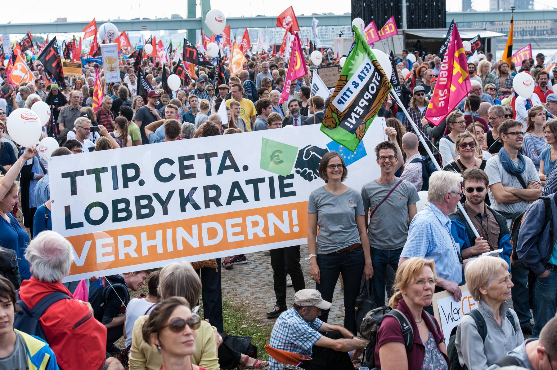 TTIP-CETA-Lobbykratie verhindern: LobbyControl bei der Auftaktkundgebung an der Deutzer Werft.