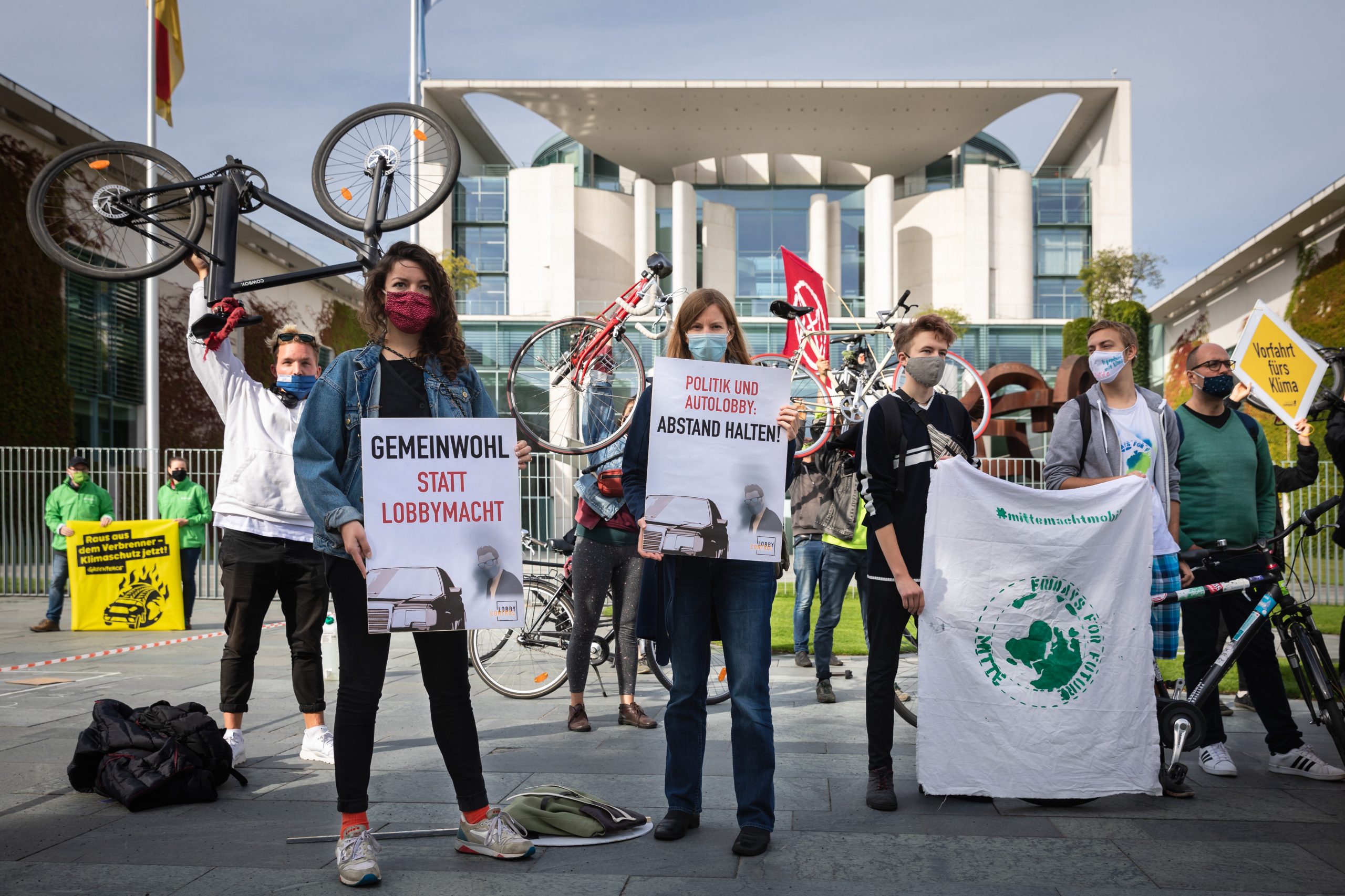 LobbyControl Protest beim Autogipfel