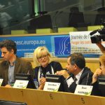 In der Mitte: Die Europäische Ombudsfrau O'Reilly setzt sich engagiert für mehr Transparenz in der EU ein. Quelle: Europäische Union