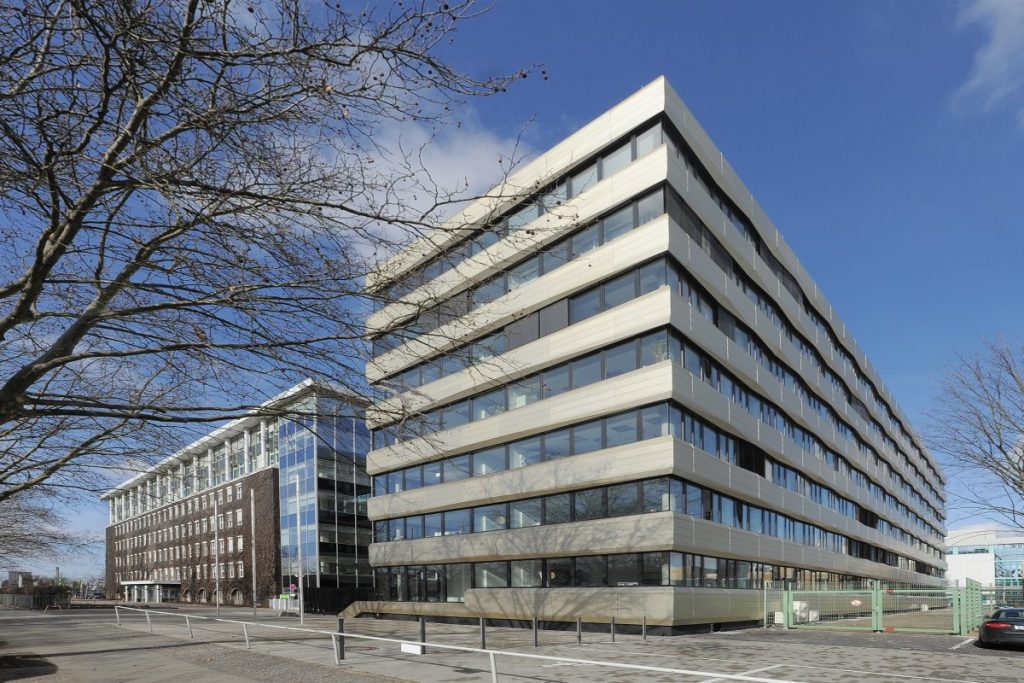 Zentrale des Bundesinstitus für Risikobewertung (BfR) in Berlin. Bild: Bundesinstitut für Risikobewertung; Laborgebäude und Bürogebäude; Lizenz: CC BY-SA 3.0.