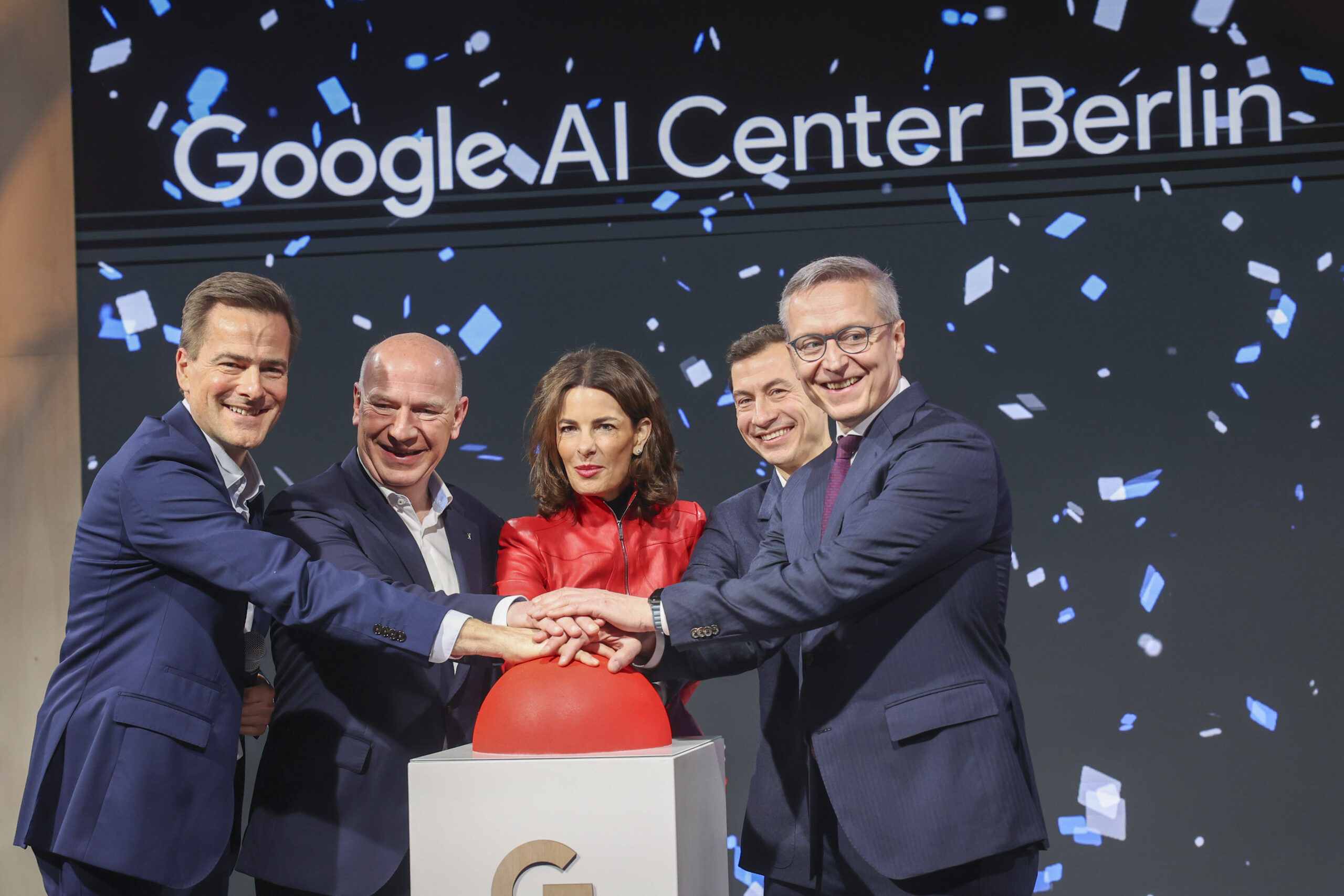 Philipp Justus, CEO Google, Kai Wegner, Annette Kroeber Riel, Dr. Slav Petrov und Karsten Wildberger bei der Eröffnung des Google AI Center in Berlin