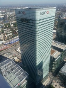 Das Bild zeigt die Zentrale von HSBC in London.