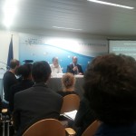 Das Bild zeigt eine Podiumsdiskussion zur ISDS-Reformagenda zwischen Kommissionsvertreter Schlegelmilch und dem zivilgesellschaftlichen Schiedsgerichtsexperten Gus Van Harten.