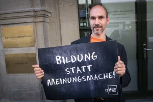 Unterschriftenübergabe Lobbycontrol