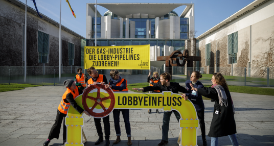 Lobbypipelines vor dem Kanzleramt