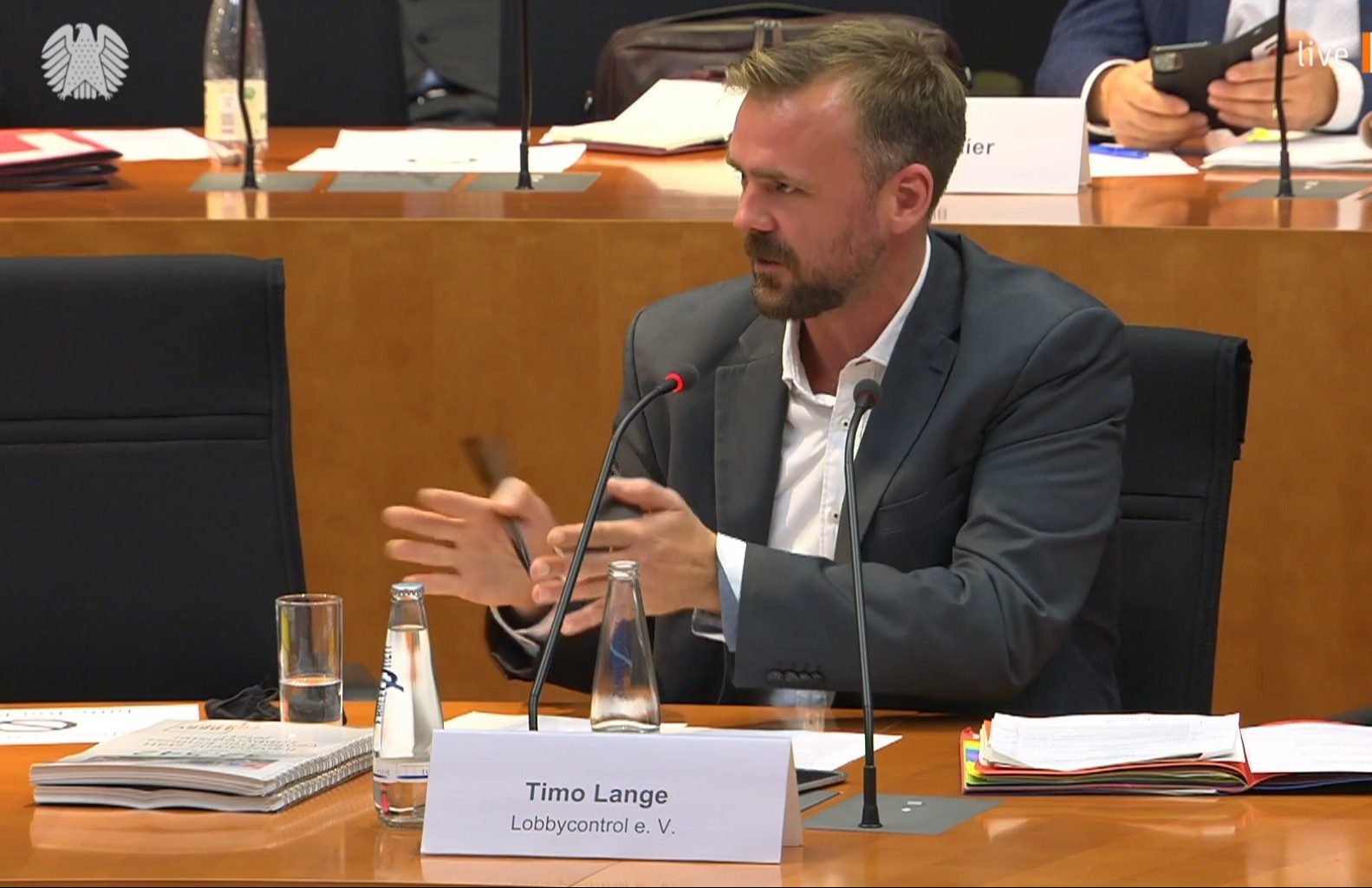 Timo Lange bei der Anhörung zum Lobbyregister