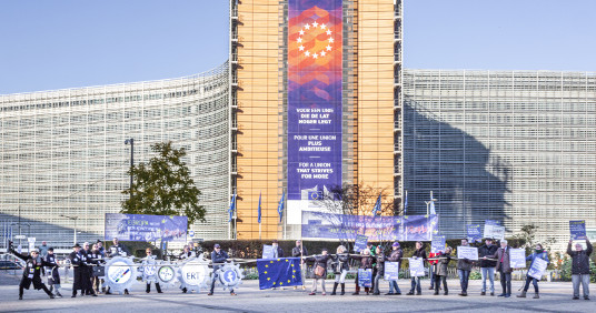 Tauziehen vor der EU-Kommission, Foto: Lode Saidane/LobbyControl Bild