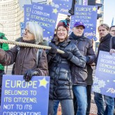 Tauziehen in Brüssel - Foto: Lode Saidane/LobbbyControl Bild