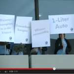 VW-Gegendemonstrantinnen im Greenpeace-Video