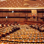 Das Bild zeigt den Plenarsaal des EU-Parlaments.