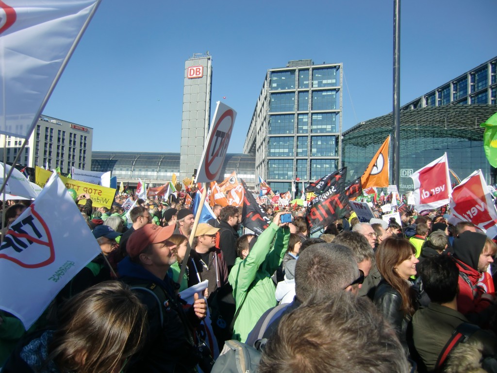 ttip_demo_bahnhof